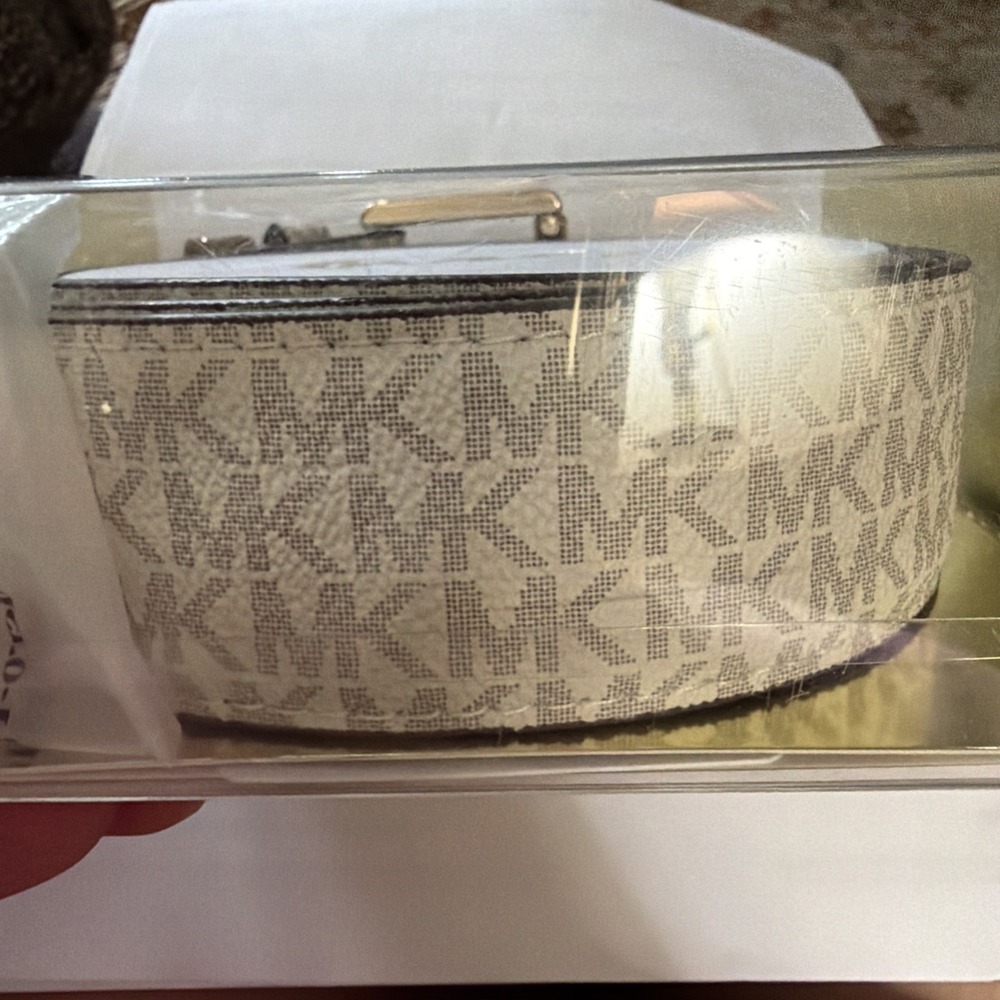 NWB Michael Kors Womens Belt Gold Buckle White Vanilla Color Sz S/M - Picture 3 of 7